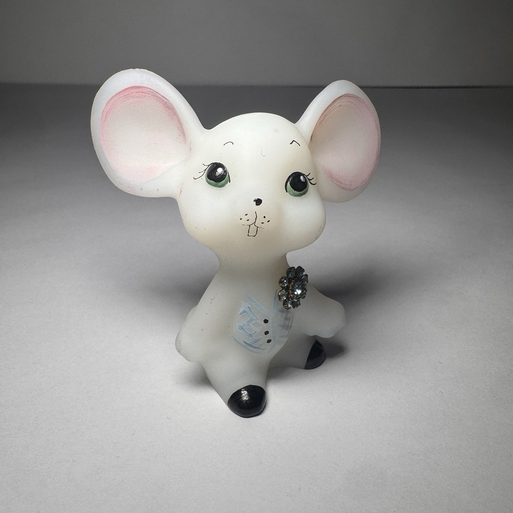 Fenton Mouse White 3" Figurine Handpainted Signed Theme Cute Mouse Boutonniere